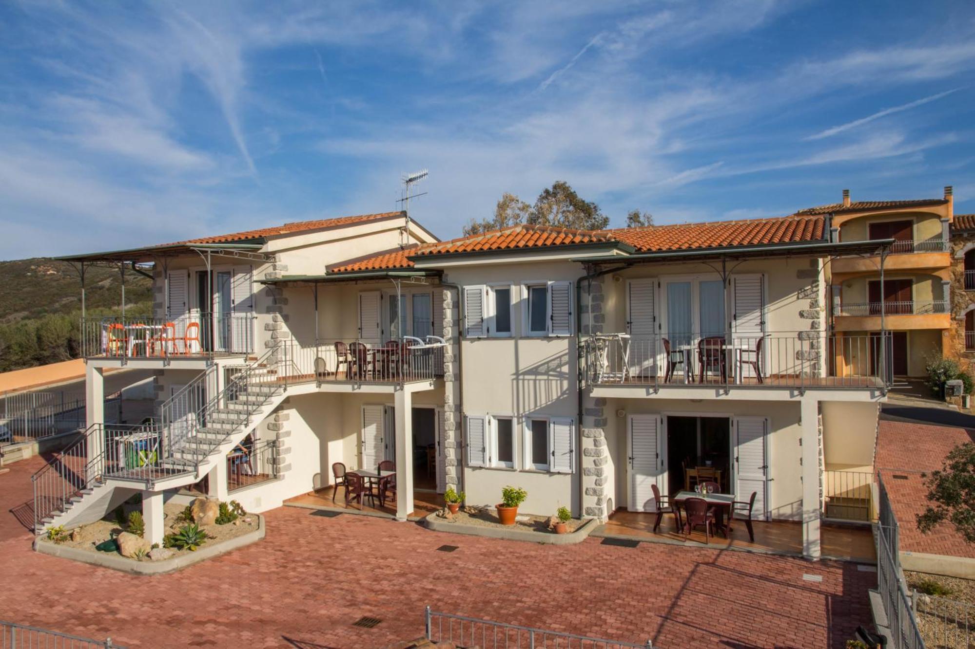 Gf Apartments Li Seddi Badesi Buitenkant foto