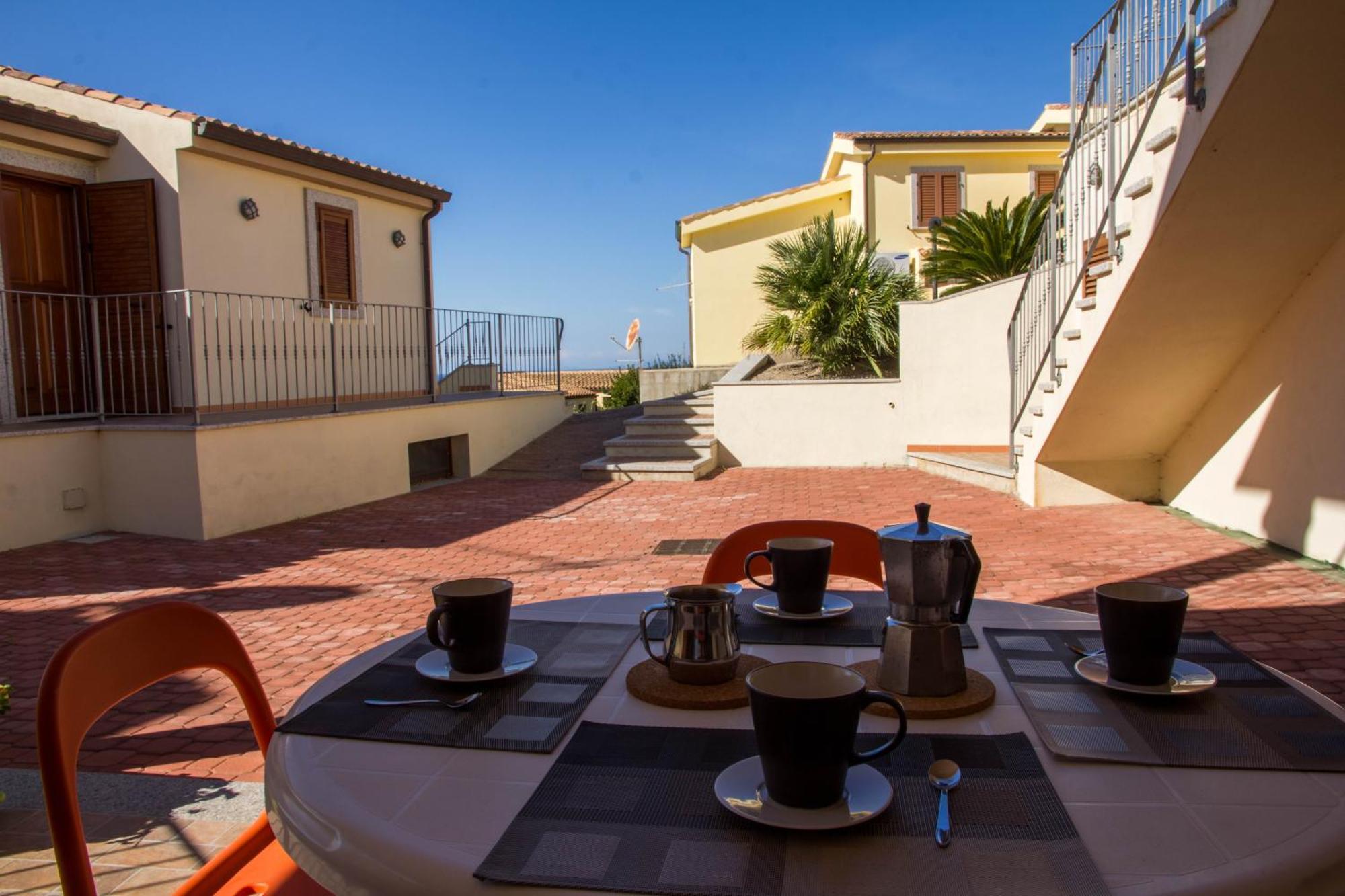 Gf Apartments Li Seddi Badesi Buitenkant foto
