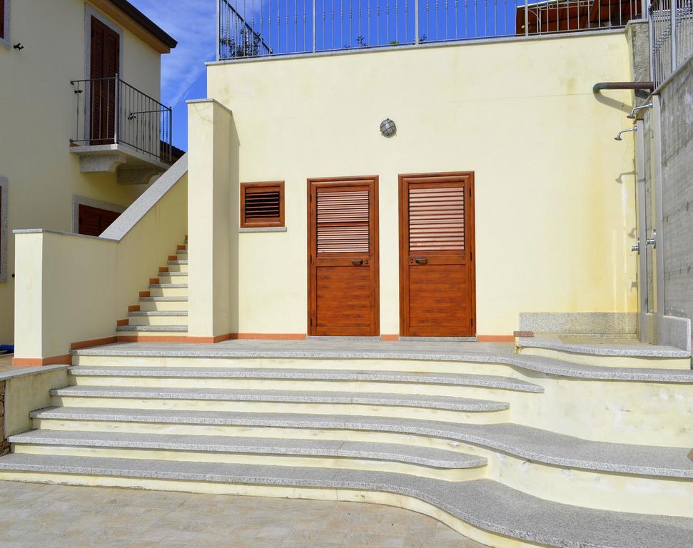 Gf Apartments Li Seddi Badesi Buitenkant foto