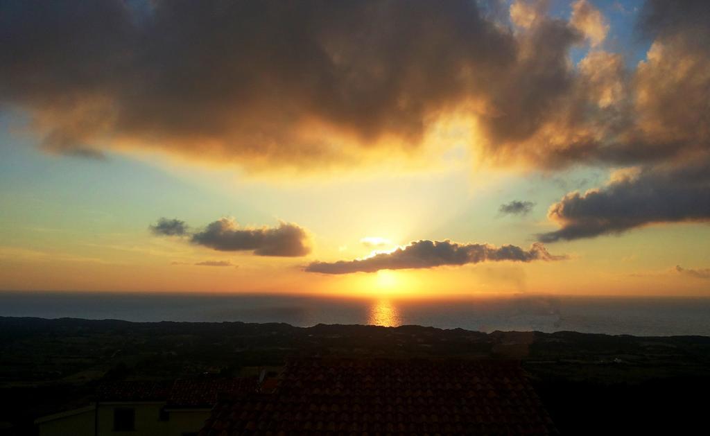 Gf Apartments Li Seddi Badesi Buitenkant foto
