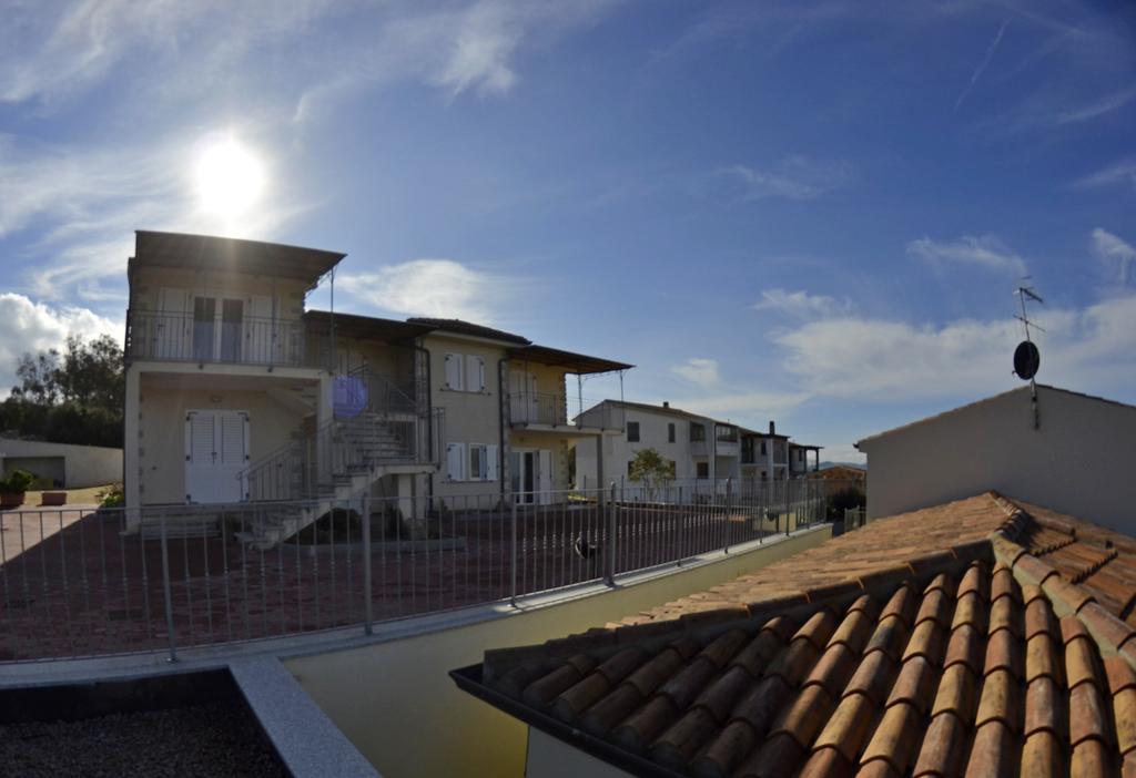 Gf Apartments Li Seddi Badesi Buitenkant foto
