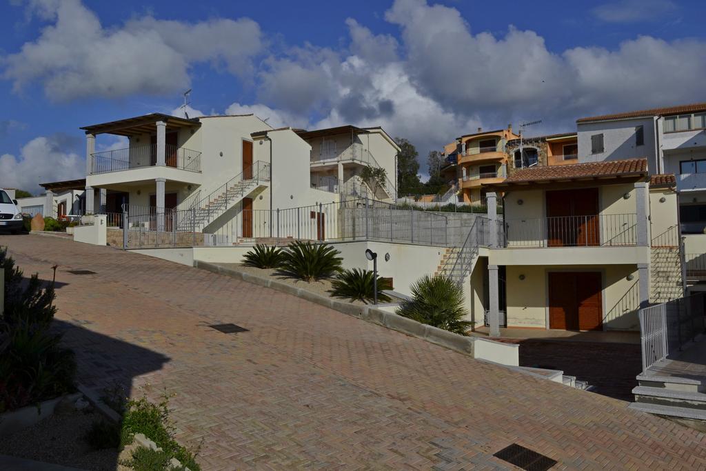 Gf Apartments Li Seddi Badesi Buitenkant foto