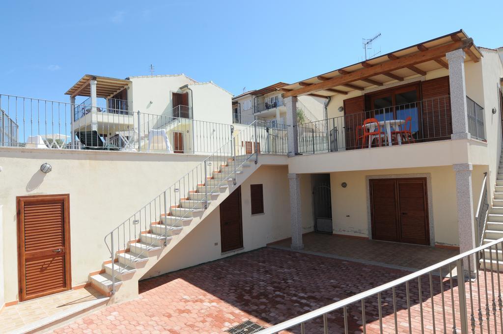 Gf Apartments Li Seddi Badesi Buitenkant foto