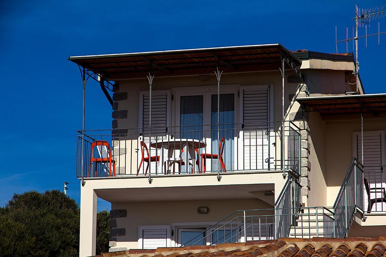 Gf Apartments Li Seddi Badesi Buitenkant foto