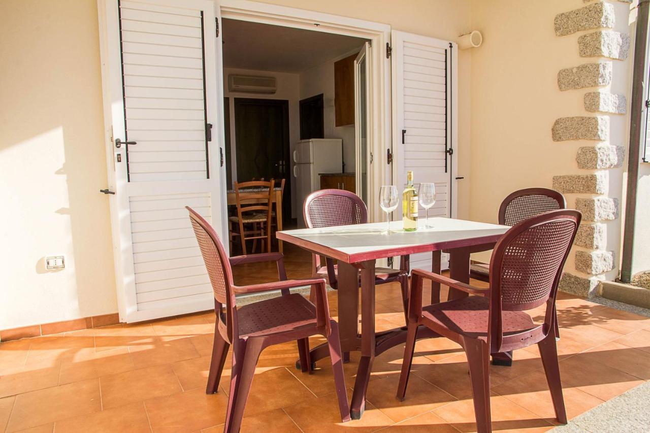 Gf Apartments Li Seddi Badesi Buitenkant foto