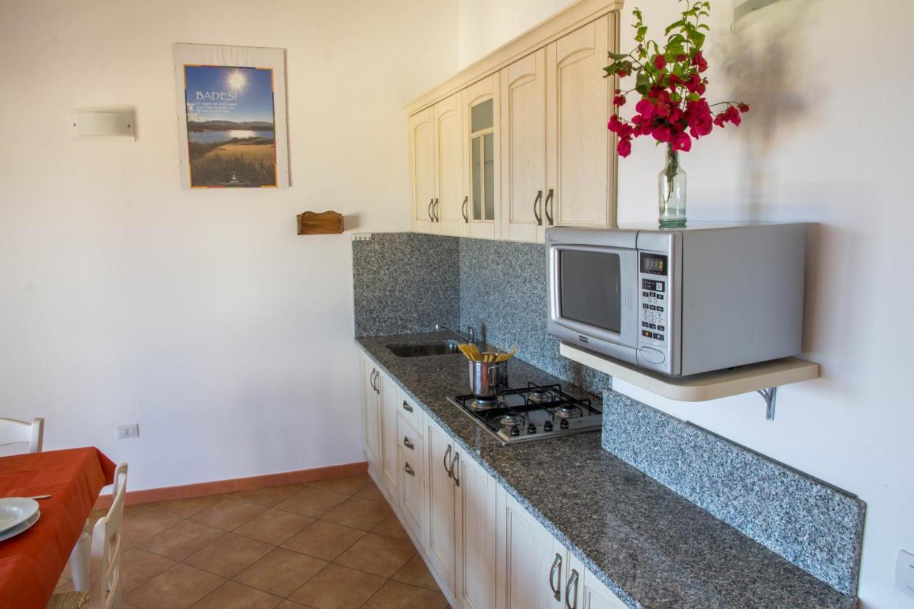Gf Apartments Li Seddi Badesi Buitenkant foto
