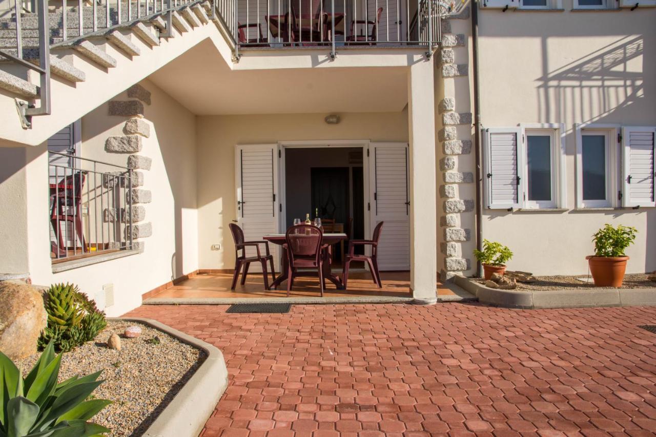 Gf Apartments Li Seddi Badesi Buitenkant foto