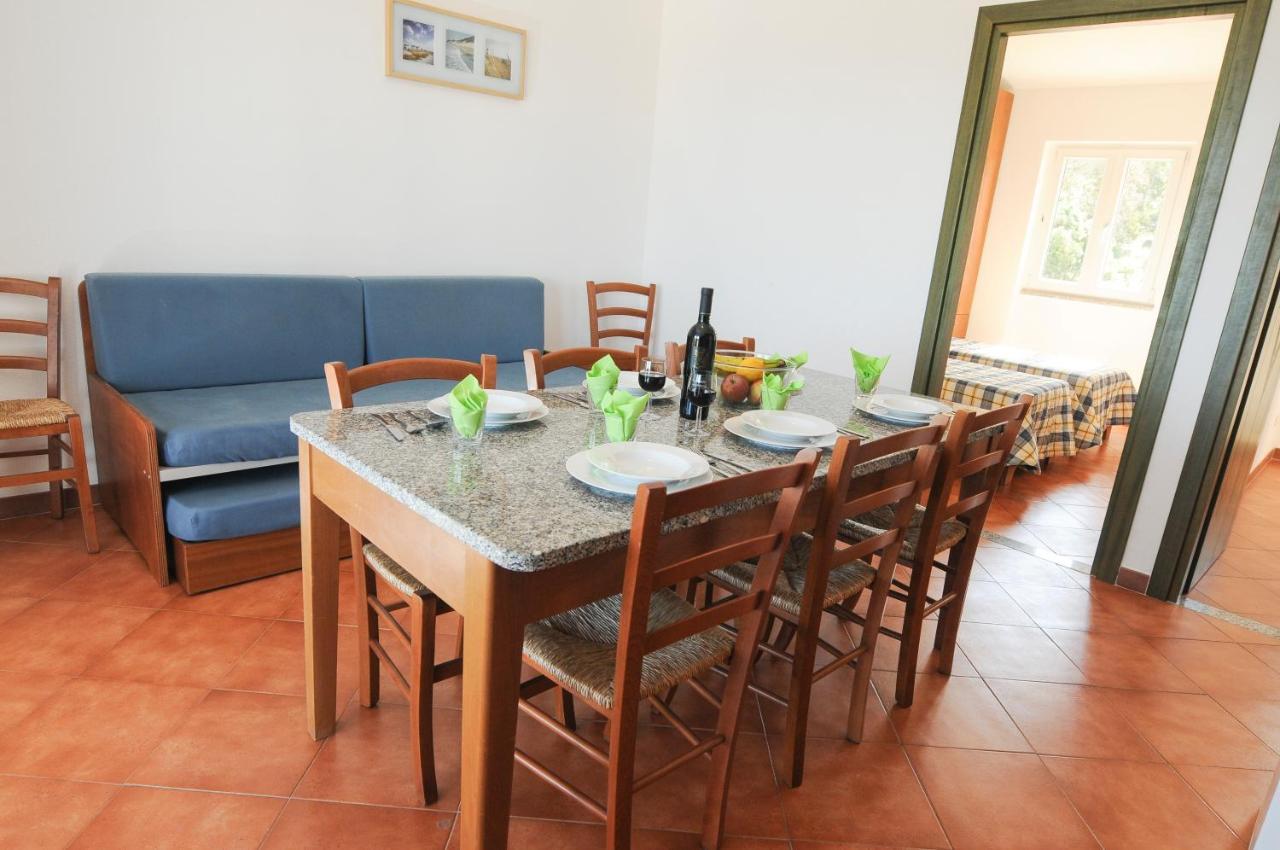 Gf Apartments Li Seddi Badesi Buitenkant foto