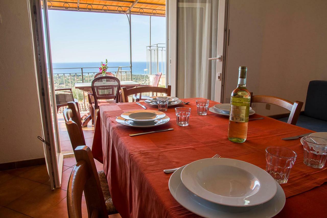 Gf Apartments Li Seddi Badesi Buitenkant foto