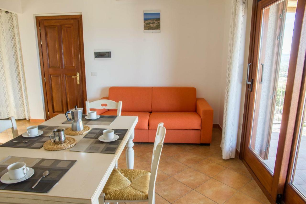 Gf Apartments Li Seddi Badesi Buitenkant foto